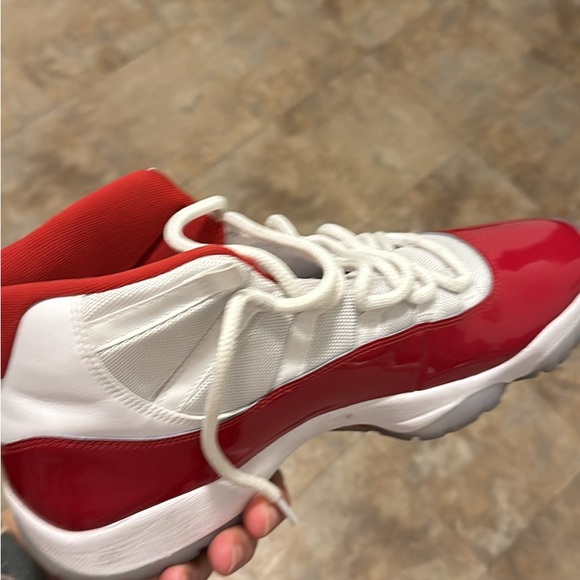 Not my size brand new looking to sell - Picture 3 of 5